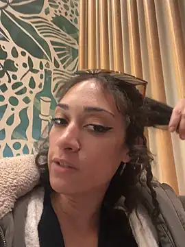 Snapshot of starrynikki chatting on 01/28/25, 02:31 starrynikki online show from 01/28/25, 02:31