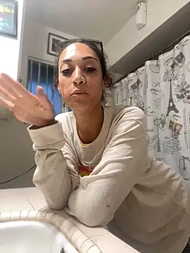Snapshot of starrynikki chatting on 02/04/25, 01:34 starrynikki online show from 02/04/25, 01:34