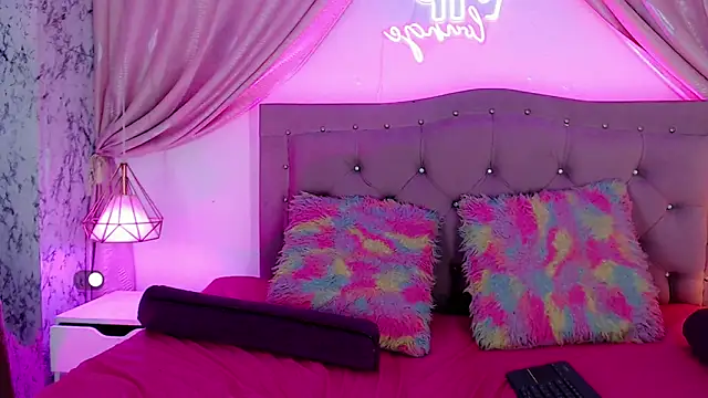 SexyJuliii21 online show from 12/07/24, 02:42