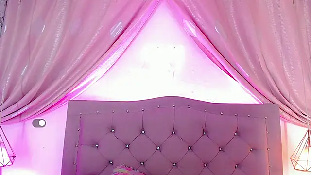 SexyJuliii21 online show from 12/17/24, 06:45