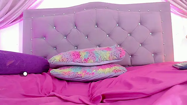 SexyJuliii21 online show from 01/10/25, 05:47