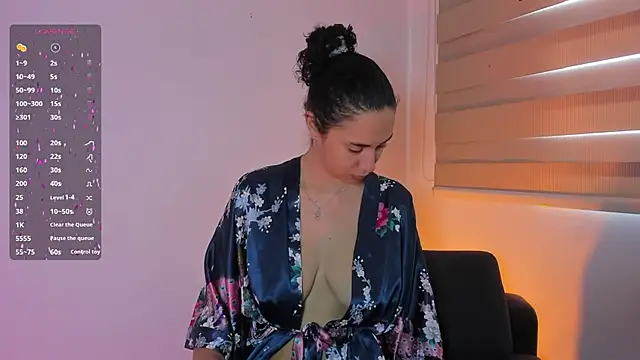 thaliacollins online show from 01/02/25, 03:08