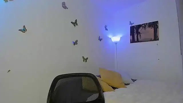 Mila-yang online show from 10/05/25, 09:02