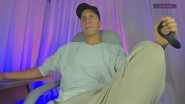 Snapshot of matt_benji chatting on 03/18/25, 06:59 matt benji online show from 03/18/25, 06:59