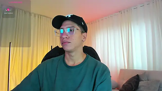 Snapshot of matt_benji chatting on 09/09/25, 03:55 matt benji online show from 09/09/25, 03:55