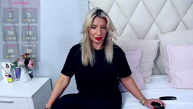 GinaBear online show from 09/29/25, 06:02