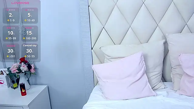 GinaBear online show from 10/03/25, 06:16