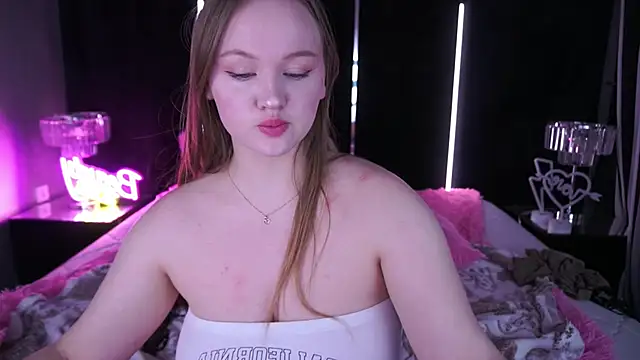 Snapshot of LylaYeess chatting on 02/08/25, 10:39 LylaYeess online show from 02/08/25, 10:39
