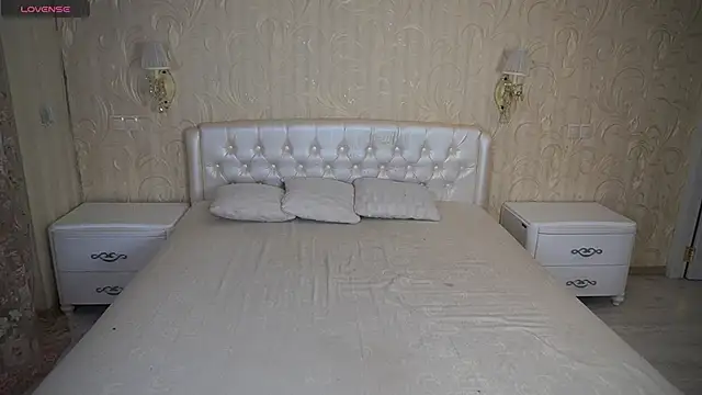 LunaaMayy online show from 11/23/25, 12:10