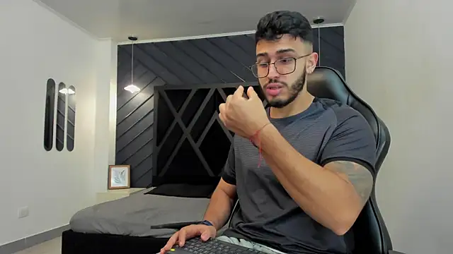 Liam Kleiin online show from 11/18/25, 11:25