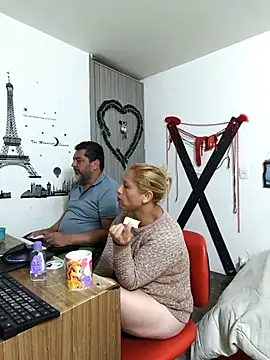 Snapshot of hotandfierylatinos2023 chatting on 10/16/25, 09:43 hotandfierylatinos2023 online show from 10/16/25, 09:43