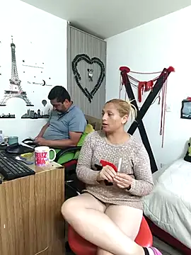 Snapshot of hotandfierylatinos2023 chatting on 10/16/25, 09:49 hotandfierylatinos2023 online show from 10/16/25, 09:49