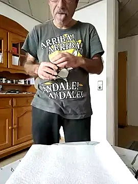 bottomhairy online show from 12/06/24, 11:44