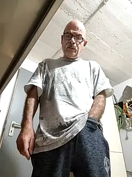 bottomhairy online show from 11/04/25, 04:00