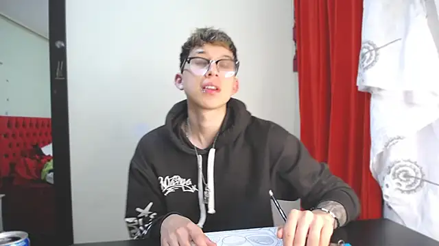  Thomas hot  online show from 12/24/24, 05:23