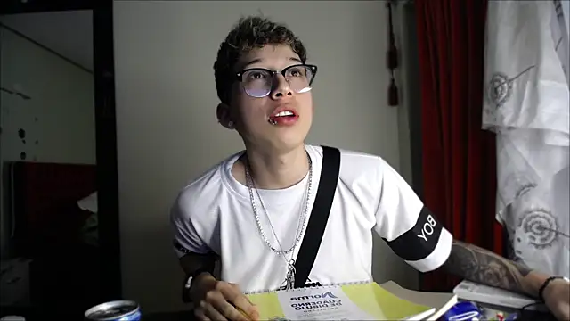  Thomas hot  online show from 12/25/24, 08:28