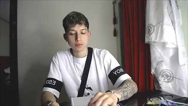  Thomas hot  online show from 12/25/24, 11:31