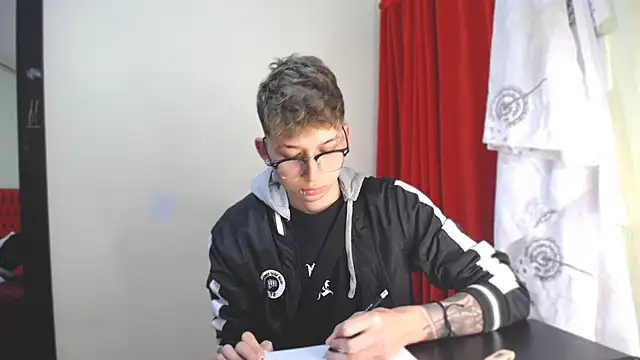  Thomas hot  online show from 01/03/25, 05:42