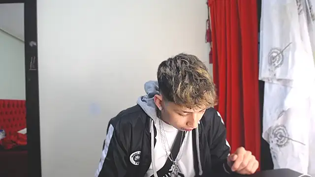  Thomas hot  online show from 01/08/25, 05:59