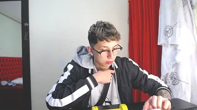  Thomas hot  online show from 01/08/25, 07:13