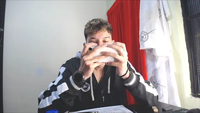  Thomas hot  online show from 01/12/25, 01:11