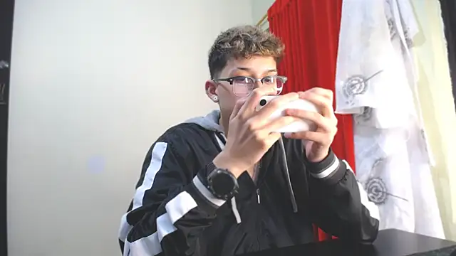  Thomas hot  online show from 01/12/25, 04:21