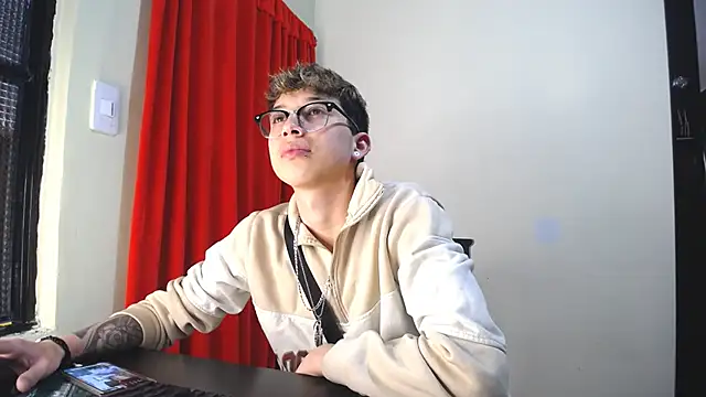  Thomas hot  online show from 02/05/25, 07:42