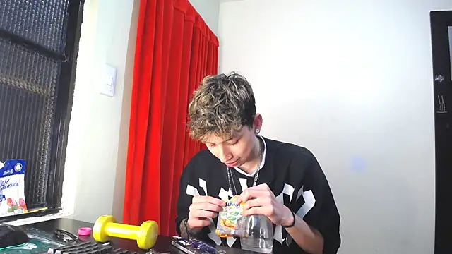  Thomas hot  online show from 02/08/25, 08:42