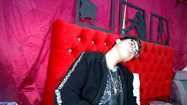  Thomas hot  online show from 03/19/25, 03:52