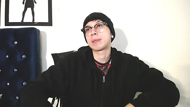  Thomas hot  online show from 10/22/25, 04:02