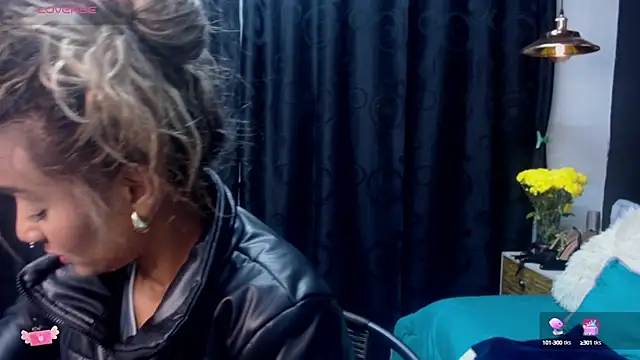 megan collins96 online show from 12/26/24, 08:00