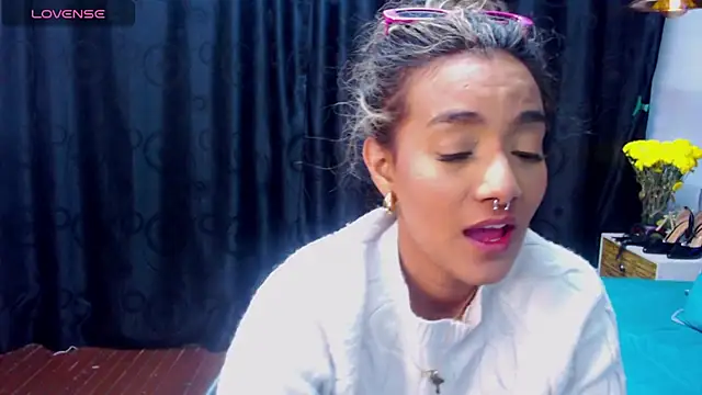 megan collins96 online show from 12/29/24, 07:22