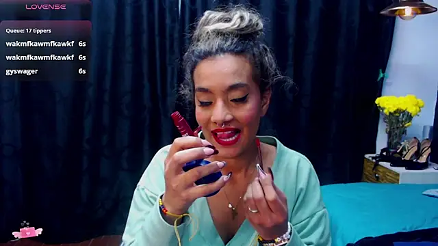 megan collins96 online show from 12/31/24, 07:42