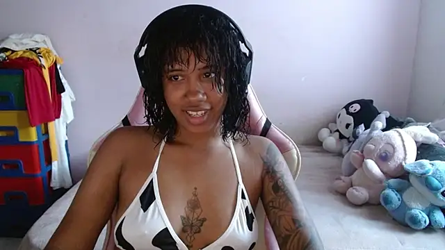 TiffanyRoouse online show from 10/05/25, 09:56