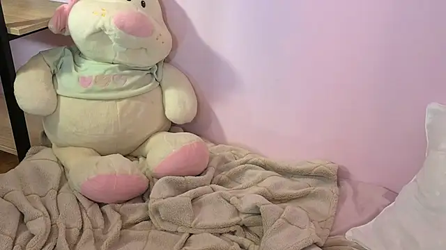 Snapshot of ELLIEJAY chatting on 10/17/25, 05:43 ELLIEJAY online show from 10/17/25, 05:43