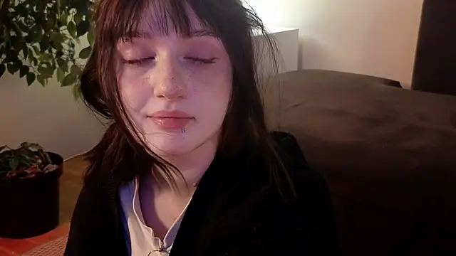 Snapshot of ELLIEJAY chatting on 10/18/25, 05:21 ELLIEJAY online show from 10/18/25, 05:21