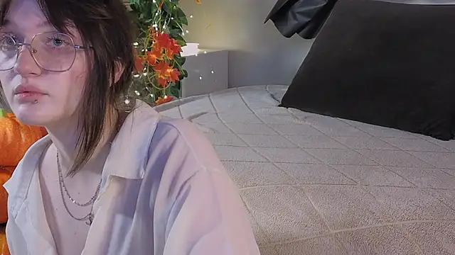 Snapshot of ELLIEJAY chatting on 11/02/25, 05:21 ELLIEJAY online show from 11/02/25, 05:21