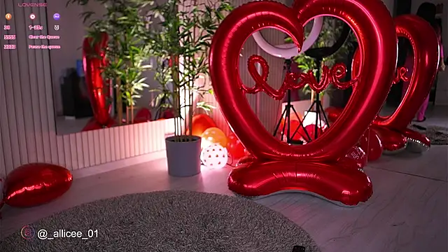 Snapshot of VanessaSimon chatting on 02/15/25, 06:44 VanessaSimon online show from 02/15/25, 06:44