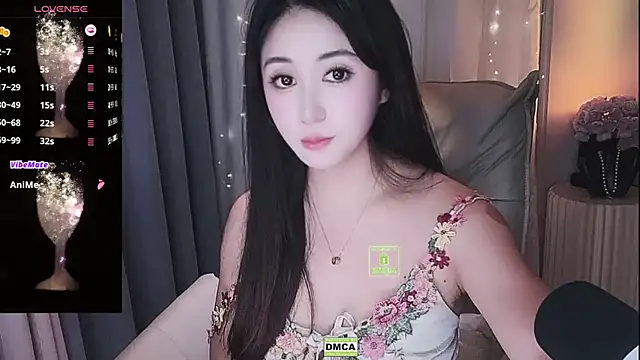 Snapshot of Liiniie-Lovers chatting on 11/08/25, 12:22 Liiniie-Lovers online show from 11/08/25, 12:22