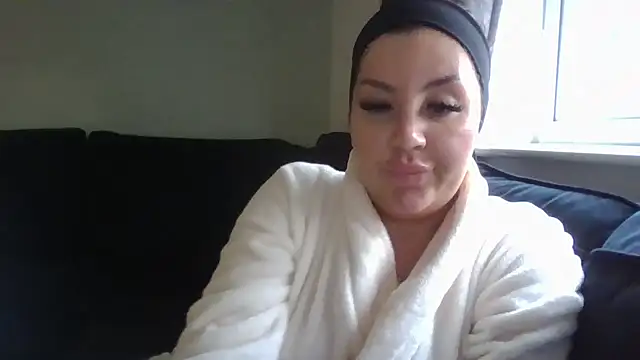 Snapshot of magical_mia chatting on 01/22/25, 12:38 magical mia online show from 01/22/25, 12:38