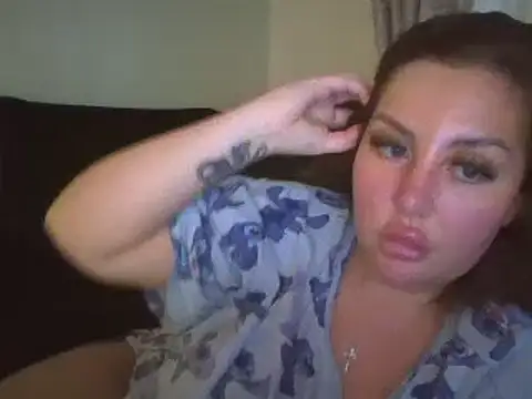 Snapshot of magical_mia chatting on 01/22/25, 05:49 magical mia online show from 01/22/25, 05:49