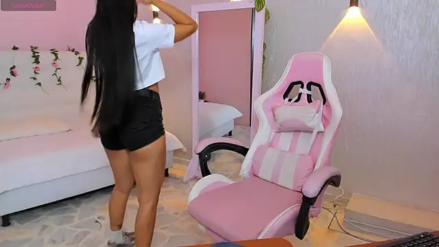 miagomezweb1 online show from 01/17/25, 01:24