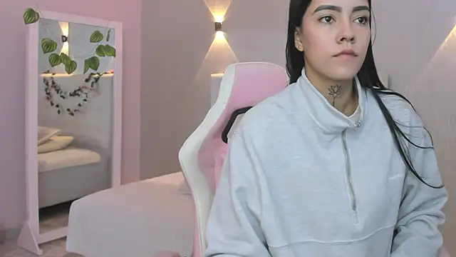 miagomezweb1 online show from 02/28/25, 12:42