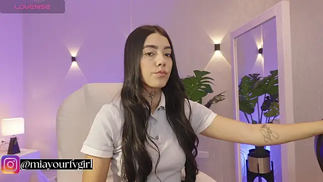 miagomezweb1 online show from 10/18/25, 12:39