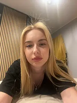 Snapshot of Nicole_blonde0 chatting on 02/06/25, 09:06 Nicole blonde0 online show from 02/06/25, 09:06