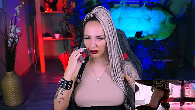 MonicaMaxwel online show from 02/04/25, 05:23