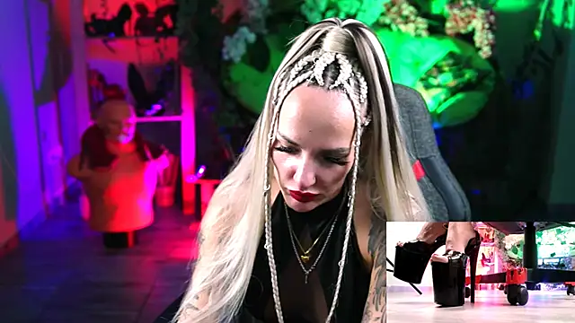 MonicaMaxwel online show from 10/16/25, 11:11