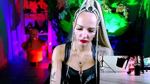 MonicaMaxwel online show from 10/27/25, 11:14