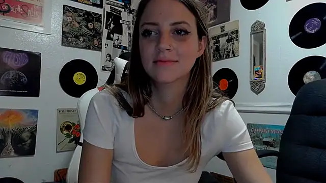 Snapshot of molly_witha_chance chatting on 01/17/25, 03:55 molly witha chance online show from 01/17/25, 03:55