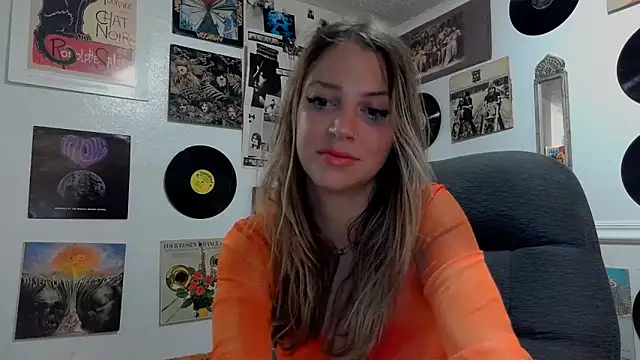 Snapshot of molly_witha_chance chatting on 01/18/25, 02:25 molly witha chance online show from 01/18/25, 02:25